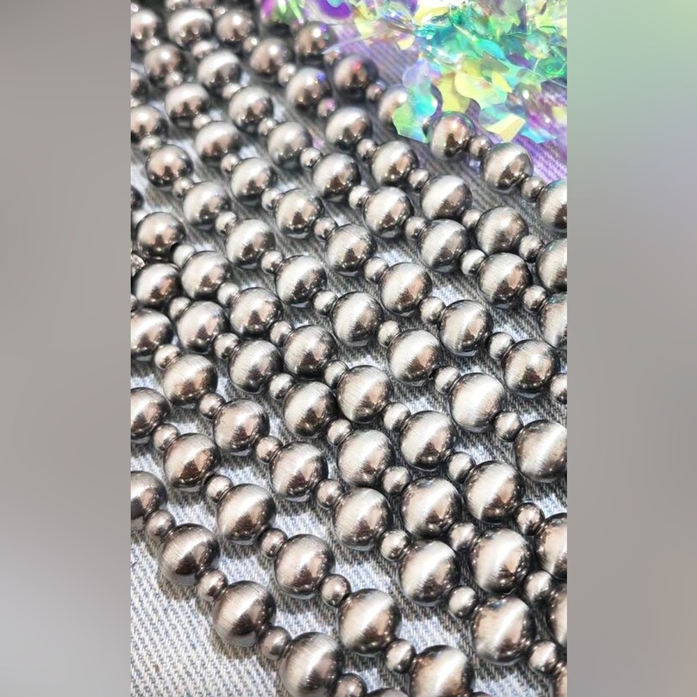 Southwestern Faux Navajo Pearl Silver Tone Costume Beaded Necklace - Picture 6 of 6